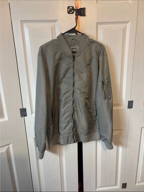 CoffeeShop Men's Bomber Jacket in Olive